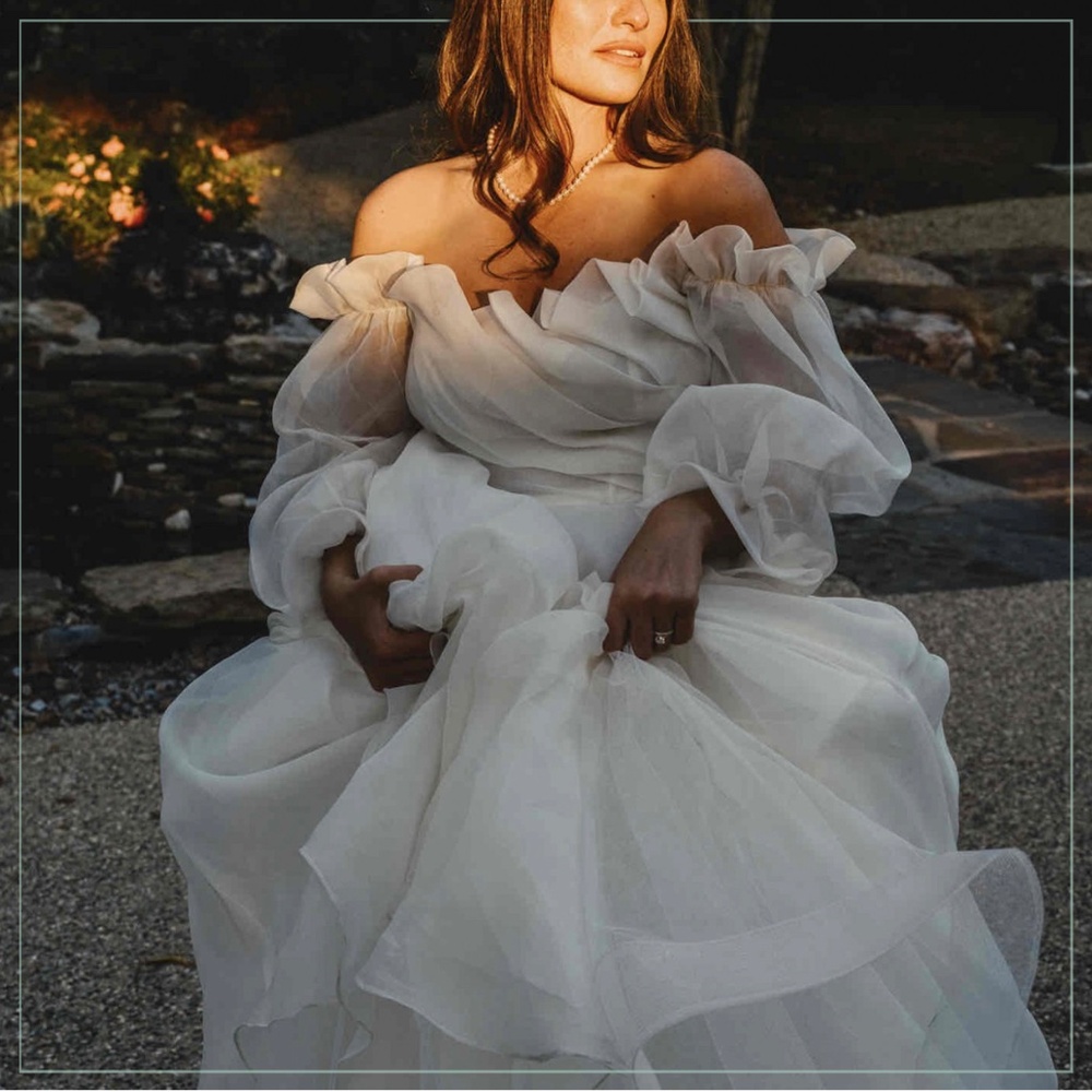 $7590 Monique Lhuillier Ambrosia Runway Bridal Gown - Picture 6 of 16